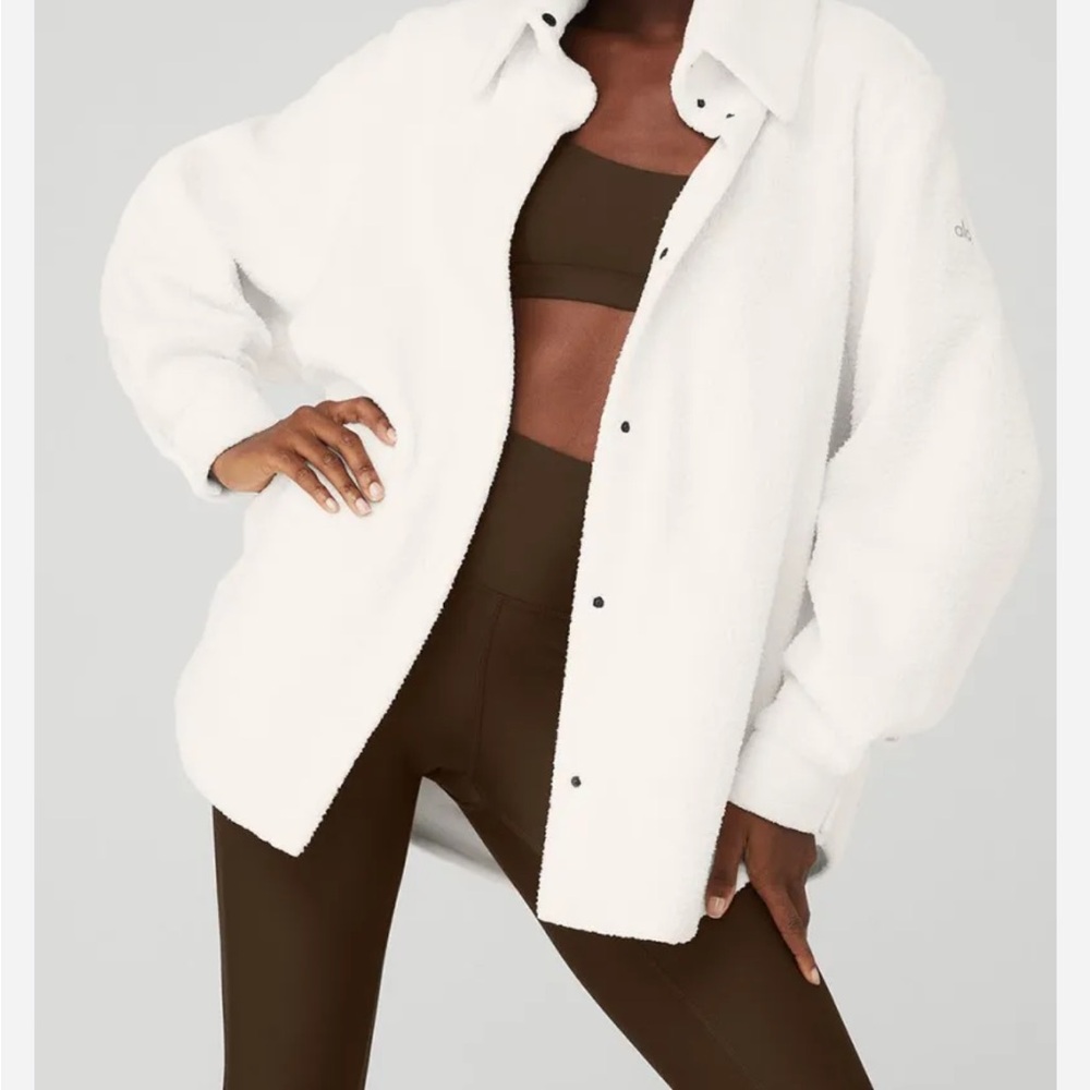 Alo micro Sherpa shacket ivory - pilling and natural wear and tear